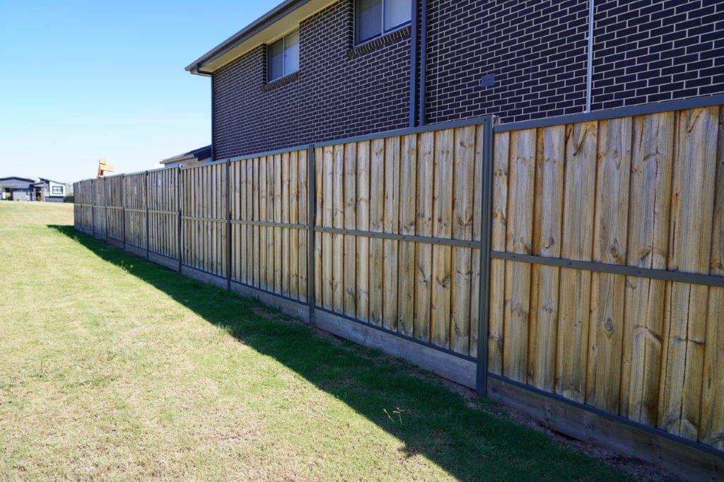Lapped Lock Fencing